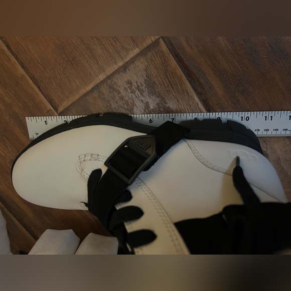 New UGG Ashton Lace Up In White Women’s Size 7 - Picture 13 of 14